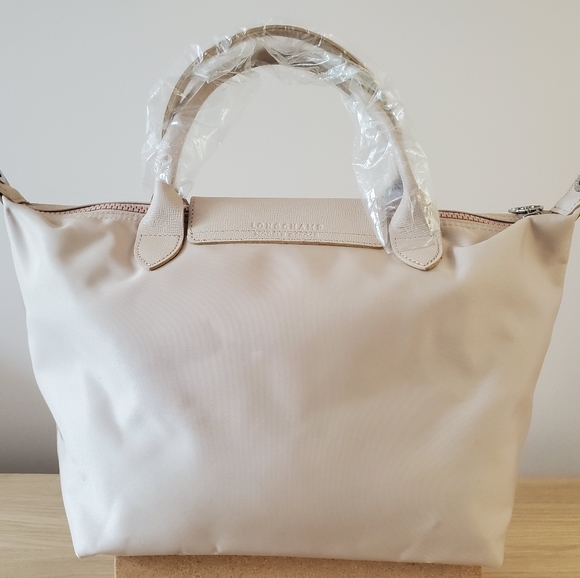 LONGCHAMP LE PLIAGE NÉO
TOP HANDLE BAG - Picture 10 of 16